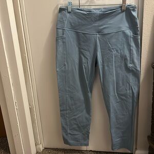 Nwot victoria sport legging with 3 total pockets
